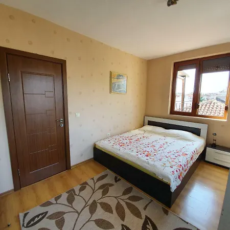 Апартамент В Център С Тераса- Мимоза Apartament